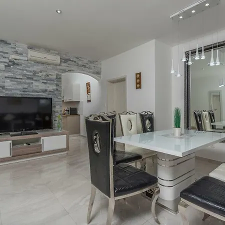 Villa Laura With Private Pool *