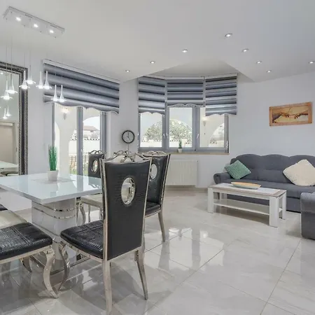 Villa Laura With Private Pool *